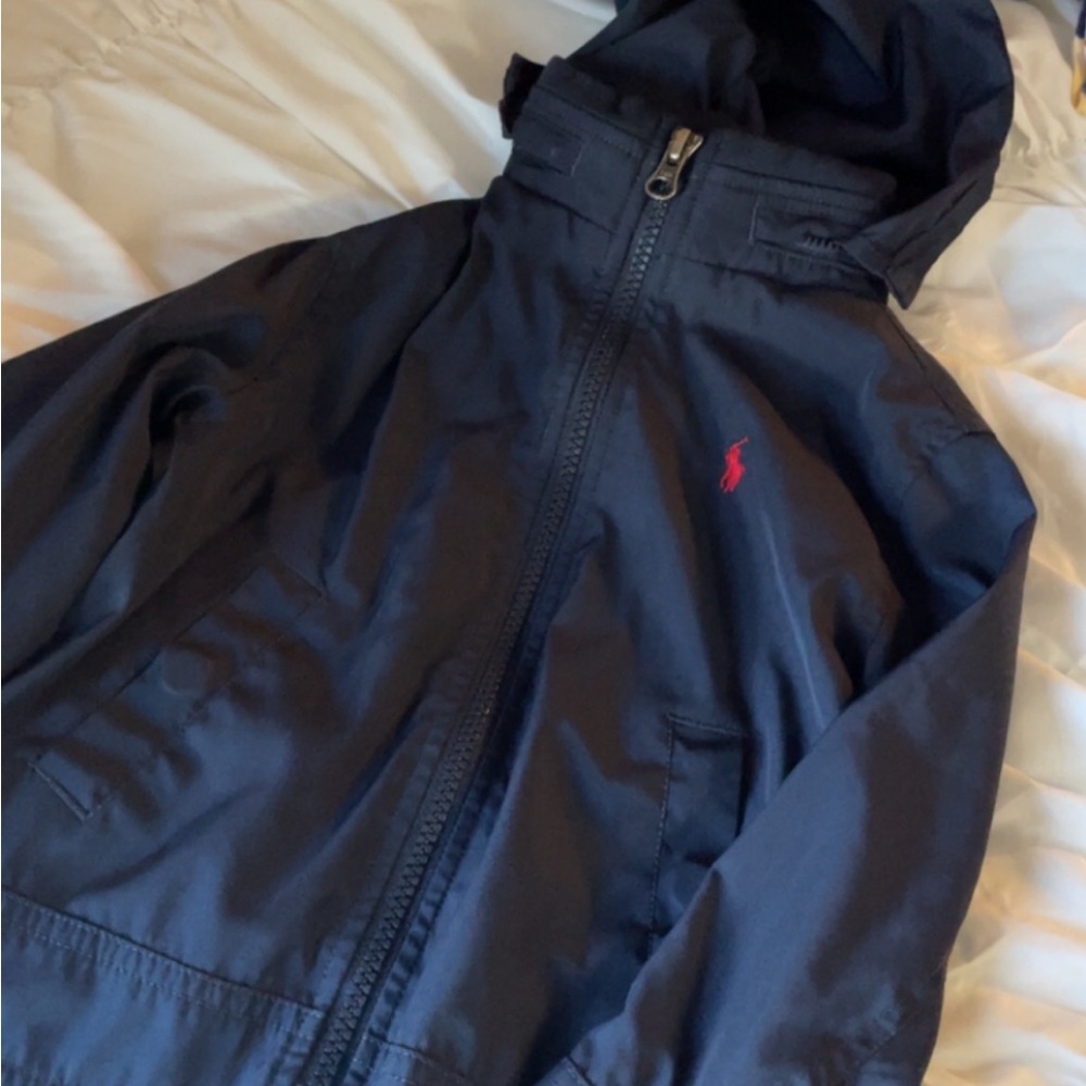Ralph Lauren rain coat size 2t . Like new.
